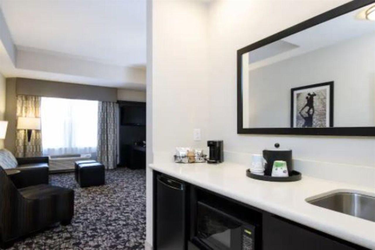 Hampton Inn And Suites Roanoke Airport/Valley View Mall Экстерьер фото