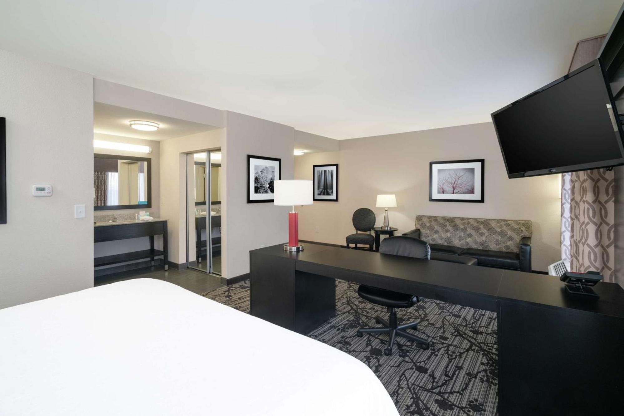 Hampton Inn And Suites Roanoke Airport/Valley View Mall Экстерьер фото
