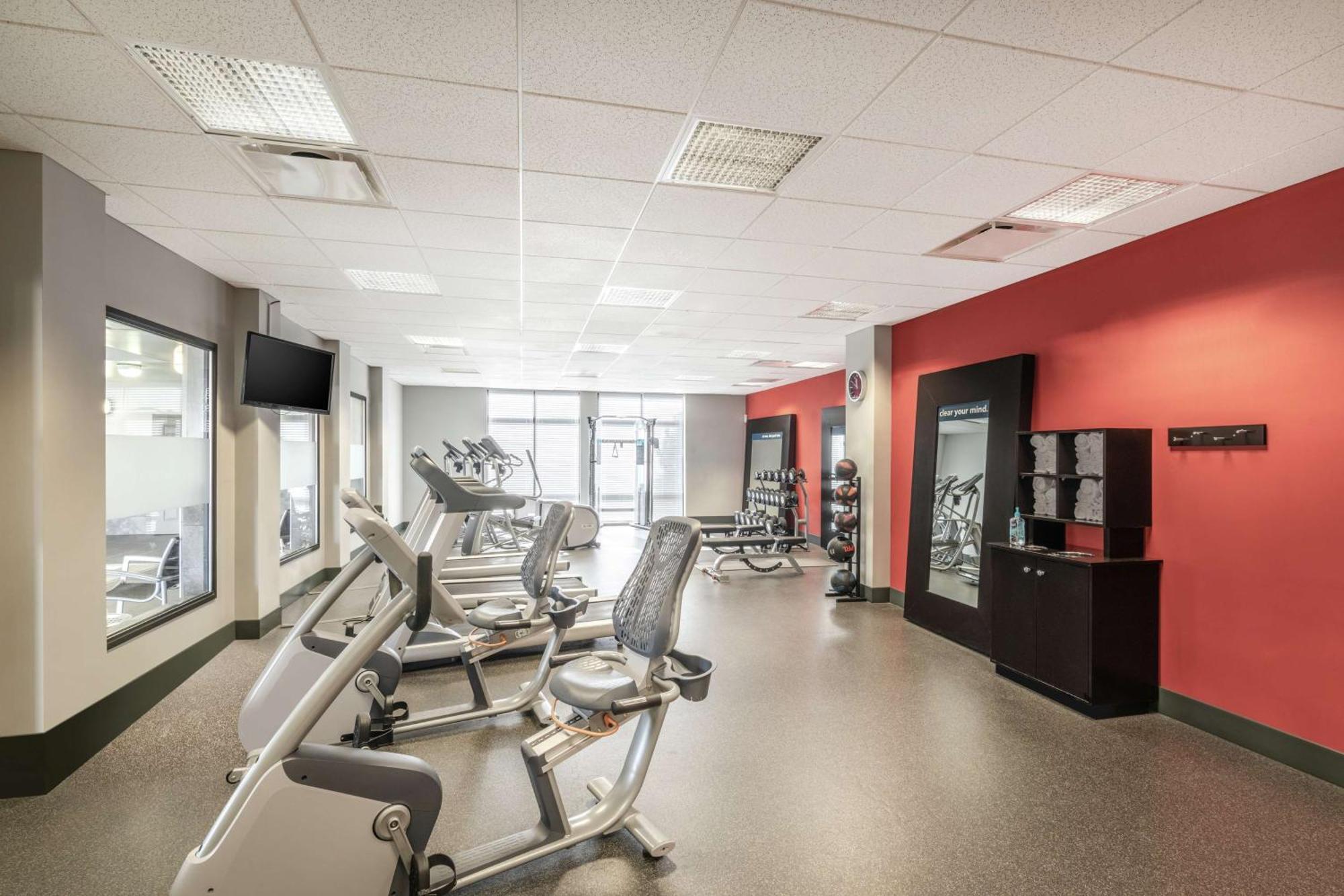 Hampton Inn And Suites Roanoke Airport/Valley View Mall Экстерьер фото