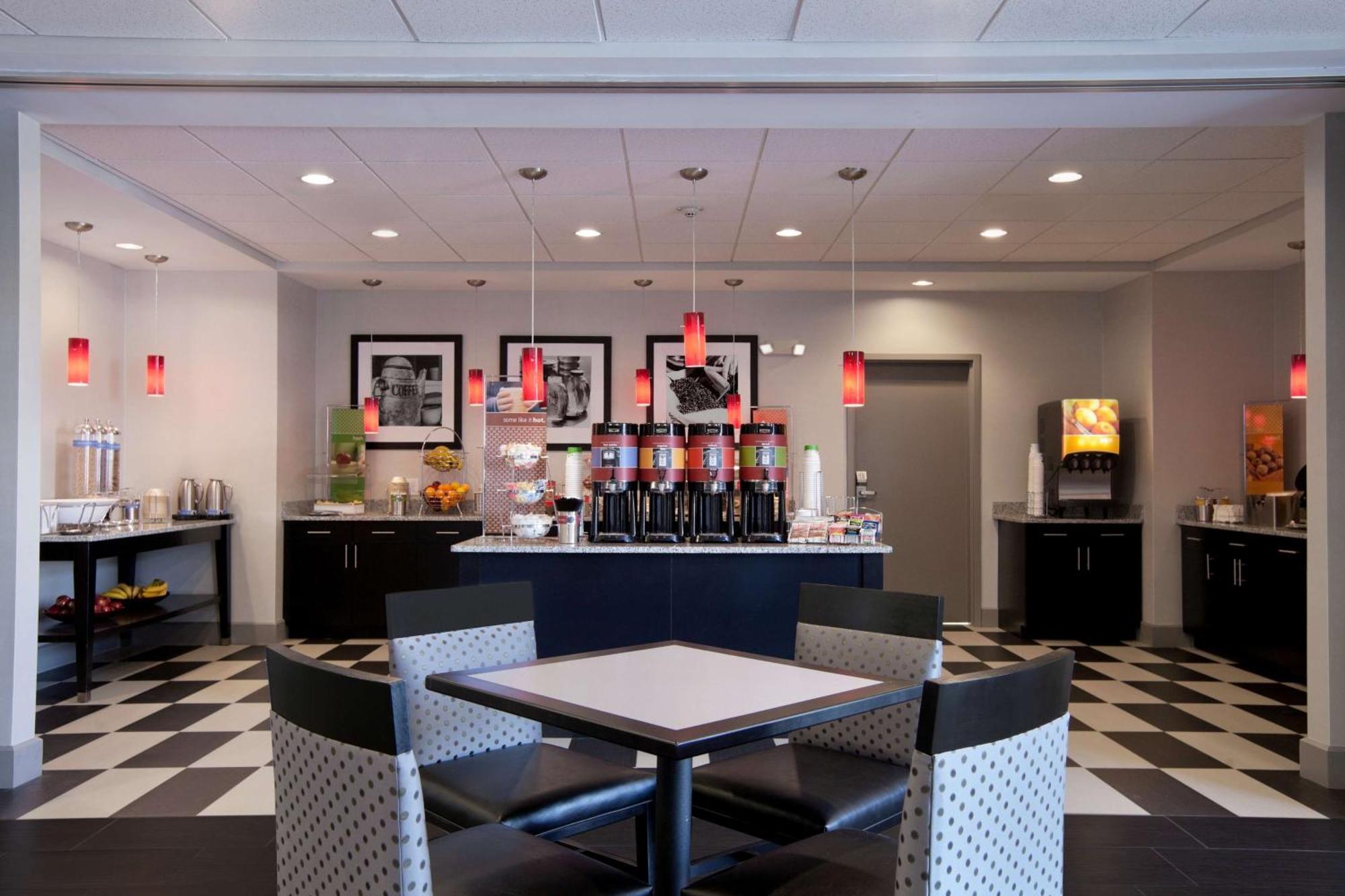 Hampton Inn And Suites Roanoke Airport/Valley View Mall Экстерьер фото