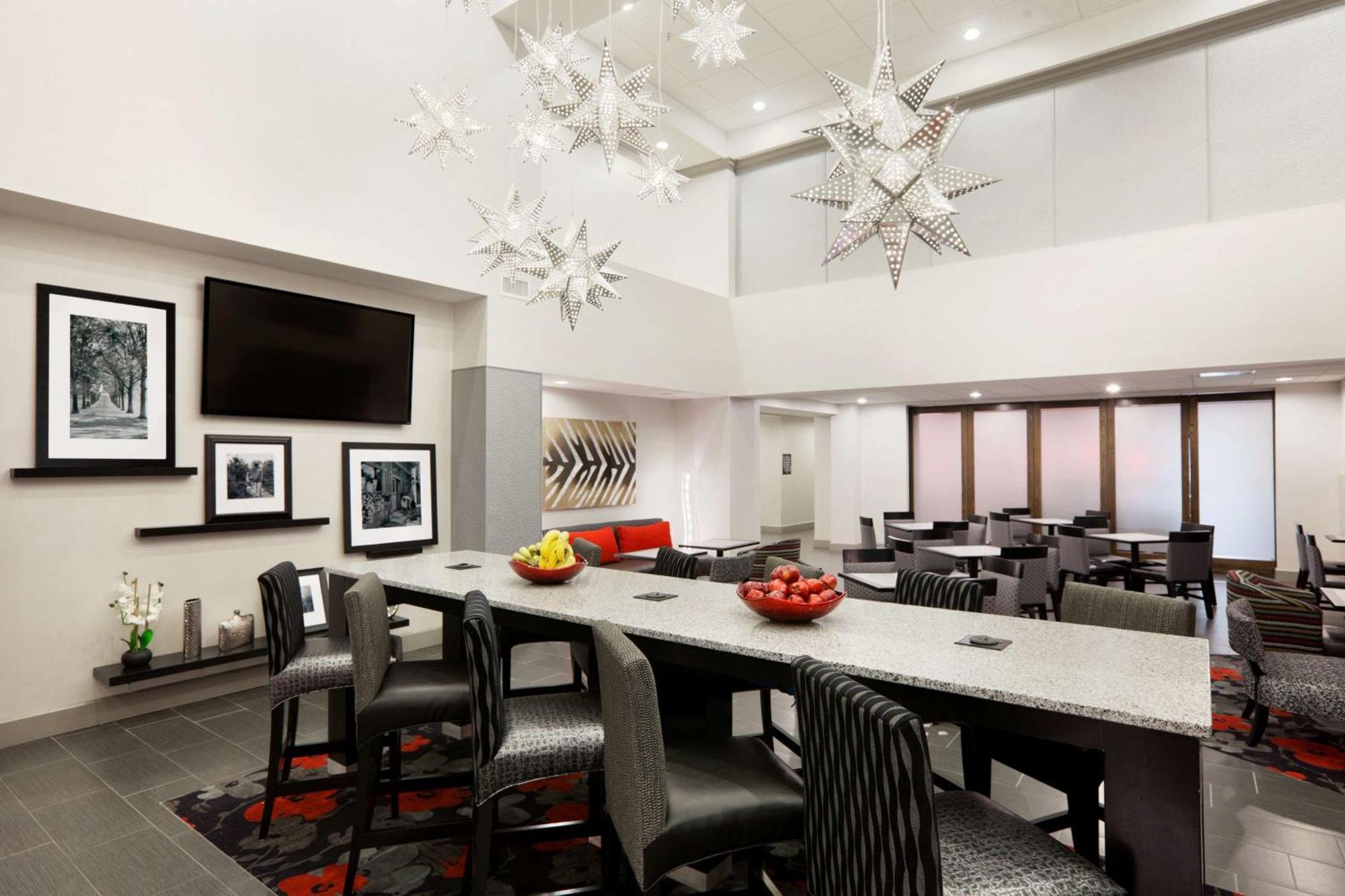 Hampton Inn And Suites Roanoke Airport/Valley View Mall Экстерьер фото